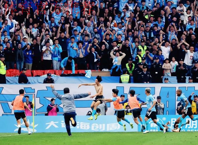 大连召开足球发展座谈会 冀为中国足球献更大力量 大连召开足球发展座谈会 冀为中国足球献更大力量